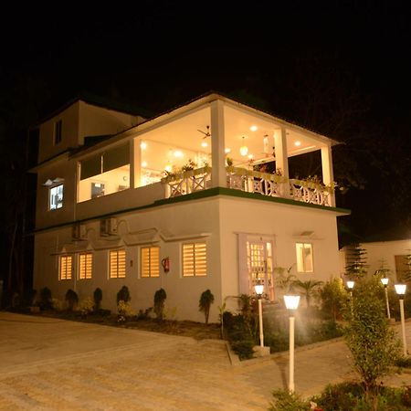 Jaldapara Forest Tourist Lodge Jftl Madari Hat Екстер'єр фото